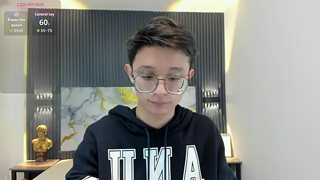 SantiagoRusso18 online show from 10/10/25, 12:39