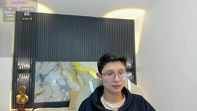 SantiagoRusso18 online show from 10/13/25, 01:02