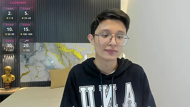 SantiagoRusso18 online show from 10/11/25, 01:34