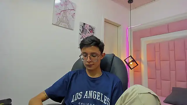 SantiagoRusso18 online show from 10/04/25, 08:10