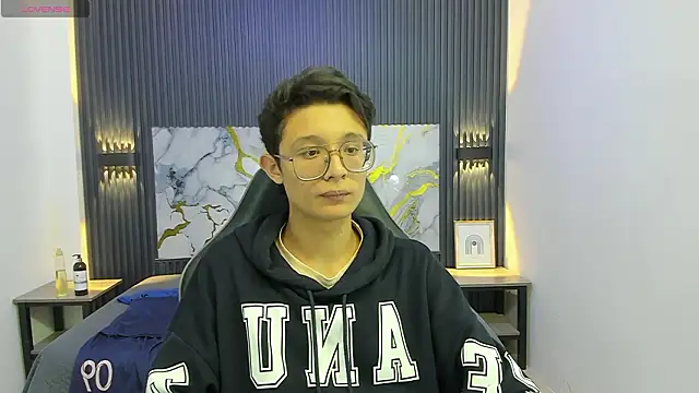 SantiagoRusso18 online show from 02/01/26, 07:34