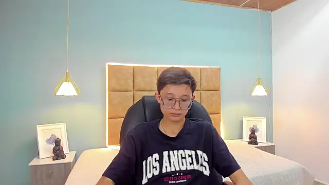 SantiagoRusso18 online show from 10/14/25, 09:15