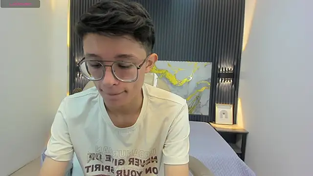 SantiagoRusso18 online show from 09/09/25, 12:36