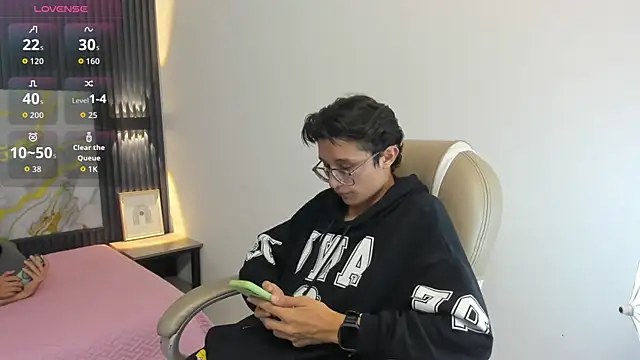 SantiagoRusso18 online show from 11/08/25, 02:09