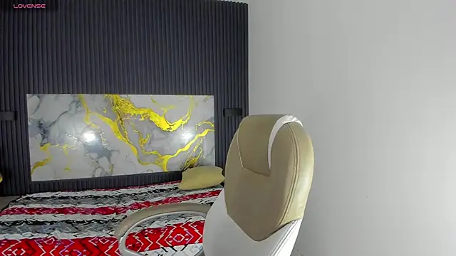 SantiagoRusso18 online show from 12/17/25, 02:33