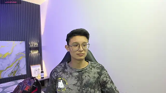 SantiagoRusso18 online show from 02/19/26, 07:55