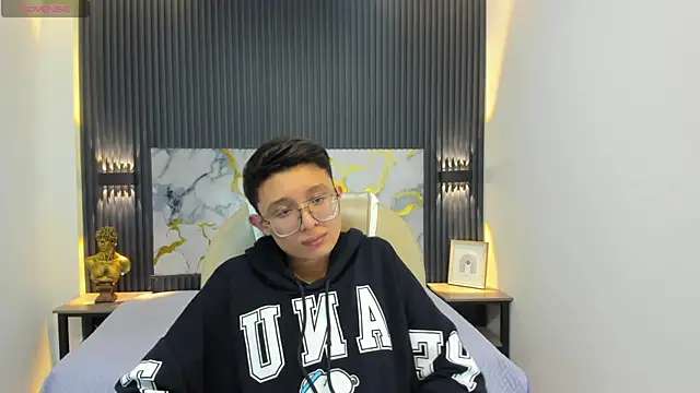 SantiagoRusso18 online show from 09/22/25, 12:22