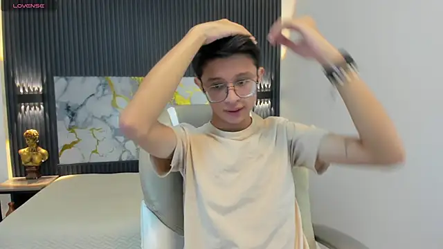 SantiagoRusso18 online show from 10/18/25, 12:07