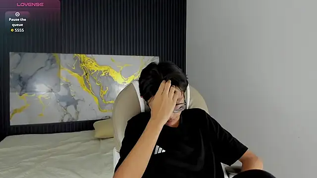 SantiagoRusso18 online show from 11/26/25, 03:34