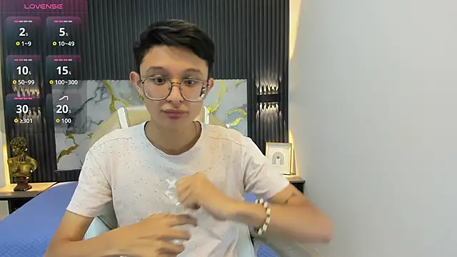 SantiagoRusso18 online show from 09/30/25, 12:33