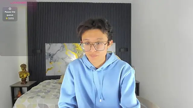 SantiagoRusso18 online show from 12/04/25, 08:24