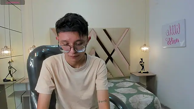 SantiagoRusso18 online show from 12/14/25, 07:41