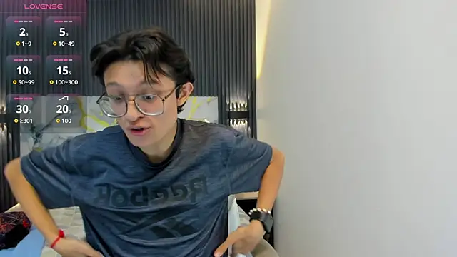 SantiagoRusso18 online show from 12/02/25, 02:45