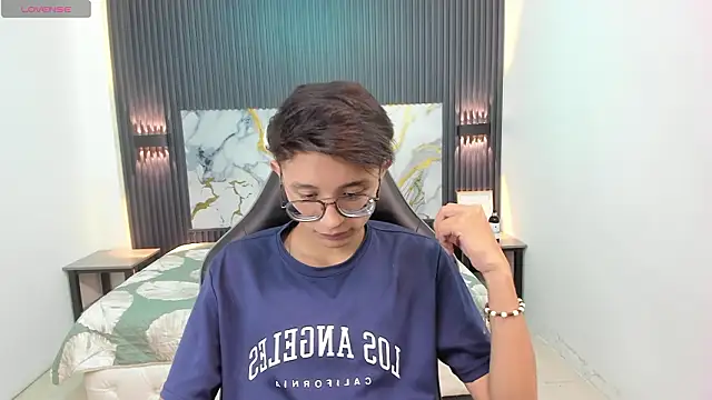 SantiagoRusso18 online show from 02/23/26, 07:36