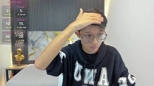 SantiagoRusso18 online show from 10/06/25, 12:39