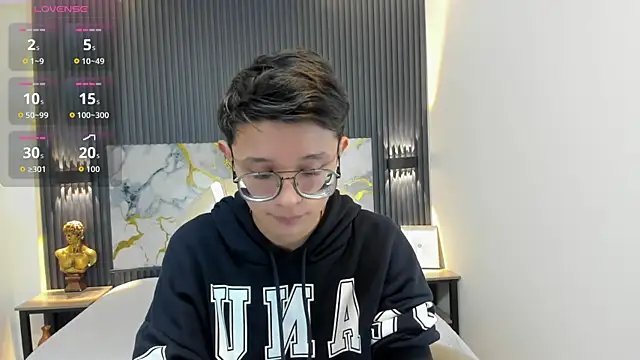 SantiagoRusso18 online show from 10/09/25, 01:11