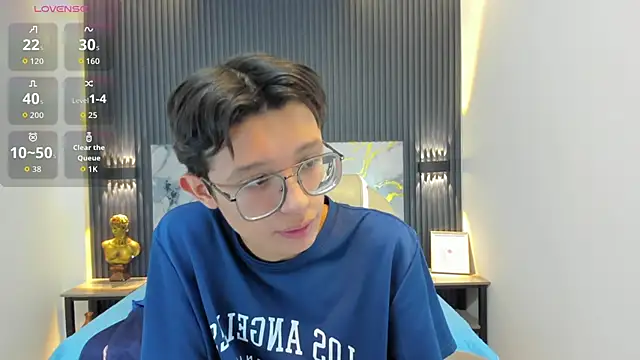 SantiagoRusso18 online show from 10/26/25, 12:38