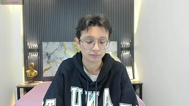 SantiagoRusso18 online show from 11/05/25, 12:30