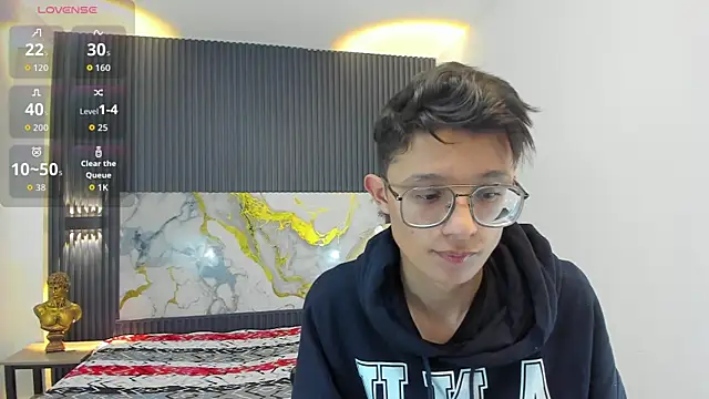 SantiagoRusso18 online show from 12/16/25, 01:04