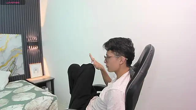 SantiagoRusso18 online show from 02/16/26, 08:29