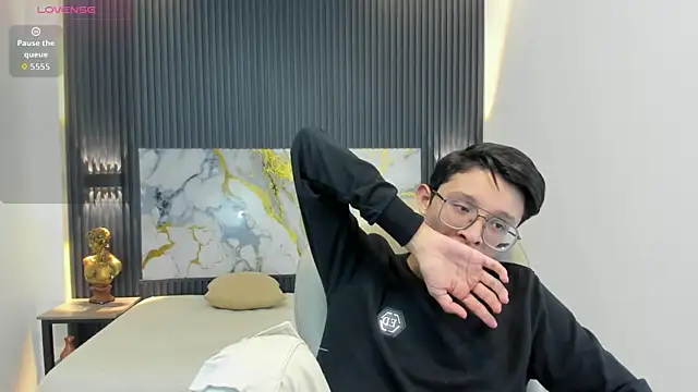 SantiagoRusso18 online show from 10/15/25, 12:02