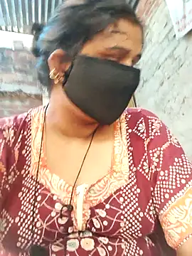 Snapshot of Manvi_tyagi chatting on 10/05/25, 08:05 Manvi tyagi online show from 10/05/25, 08:05