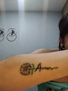 Eva Clark01 online show from 11/27/25, 11:10