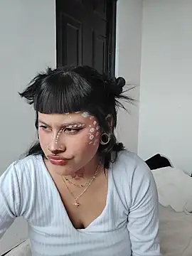 Eva Clark01 online show from 10/31/25, 04:58