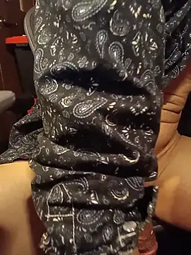 Snapshot of HeavyHung10 chatting on 02/14/26, 10:04 HeavyHung10 online show from 02/14/26, 10:04