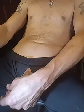 Snapshot of HeavyHung10 chatting on 02/22/26, 12:46 HeavyHung10 online show from 02/22/26, 12:46