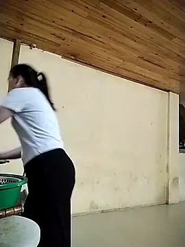 tuyetnhi-00 online show from 09/25/25, 04:29