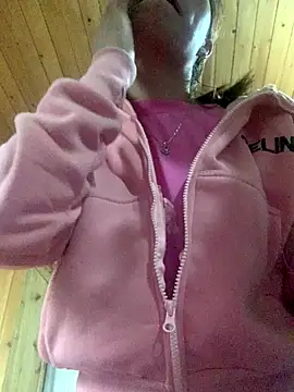 tuyetnhi-00 online show from 09/23/25, 12:28