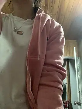 tuyetnhi-00 online show from 10/20/25, 12:45