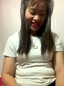 tuyetnhi-00 online show from 10/13/25, 01:34