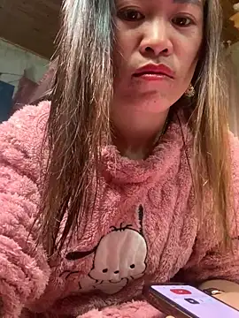 tuyetnhi-00 online show from 12/18/25, 01:33