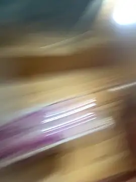 tuyetnhi-00 online show from 10/21/25, 05:18