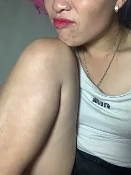 tuyetnhi-00 online show from 10/08/25, 04:40