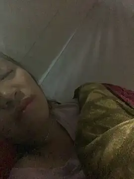 tuyetnhi-00 online show from 12/14/25, 10:04