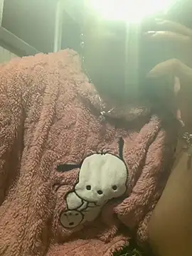 tuyetnhi-00 online show from 11/14/25, 11:47