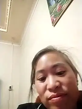 tuyetnhi-00 online show from 09/28/25, 10:22