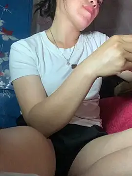 tuyetnhi-00 online show from 10/29/25, 12:59