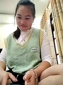 tuyetnhi-00 online show from 11/05/25, 12:47