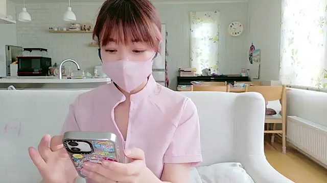 Snapshot of SUZU_1201 chatting on 06/17/26, 12:32 SUZU 1201 online show from 06/17/26, 12:32