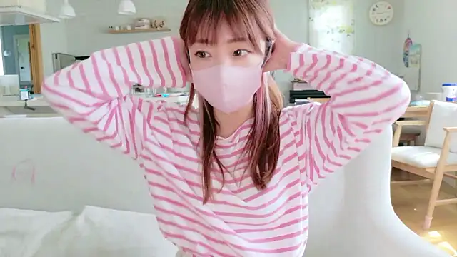 Snapshot of SUZU_1201 chatting on 06/11/26, 12:12 SUZU 1201 online show from 06/11/26, 12:12
