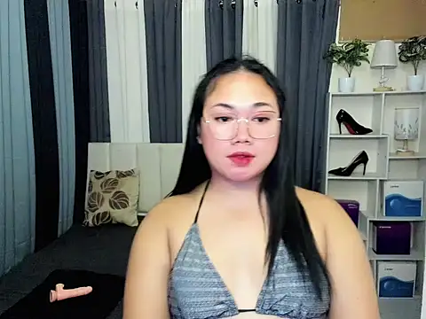 Snapshot of TsUncutKaren chatting on 02/17/26, 06:05 TsUncutKaren online show from 02/17/26, 06:05