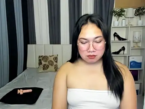 Snapshot of TsUncutKaren chatting on 03/03/26, 05:47 TsUncutKaren online show from 03/03/26, 05:47