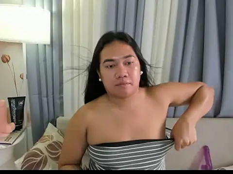 TsUncutKaren online show from 11/18/25, 04:49