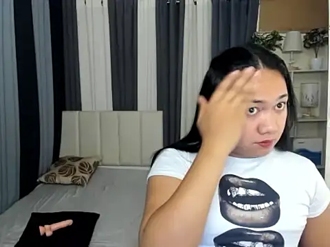 Snapshot of TsUncutKaren chatting on 02/26/26, 05:46 TsUncutKaren online show from 02/26/26, 05:46