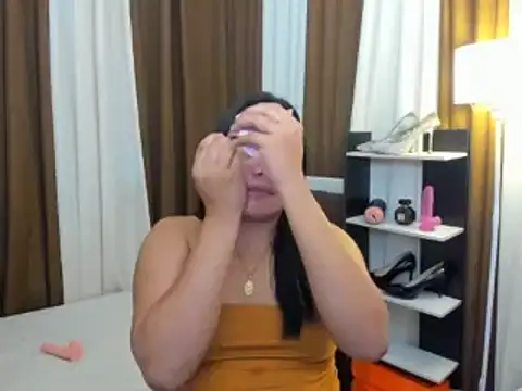 Snapshot of TsUncutKaren chatting on 12/18/25, 05:06 TsUncutKaren online show from 12/18/25, 05:06