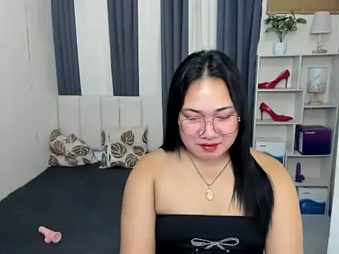 Snapshot of TsUncutKaren chatting on 01/17/26, 05:27 TsUncutKaren online show from 01/17/26, 05:27